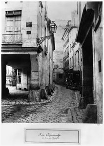 Rue Chanoinesse, a rue des Chantres-ről, Párizs, 1858-78 alkotó: Charles Marville